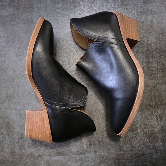 Nisolo Mia Everyday Ankle Bootie, Black, Size 10 - Picture 6 of 9